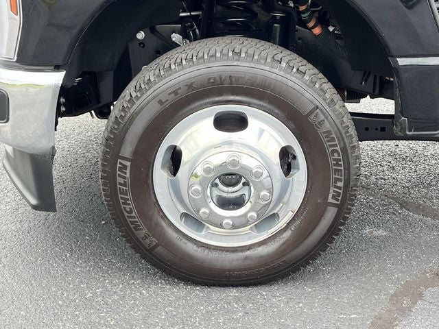 2025 Ford F-350SD Lariat DRW