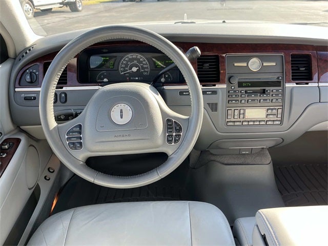 2004 Lincoln Town Car Signature
