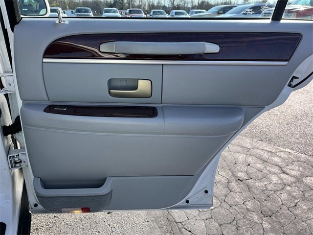 2004 Lincoln Town Car Signature