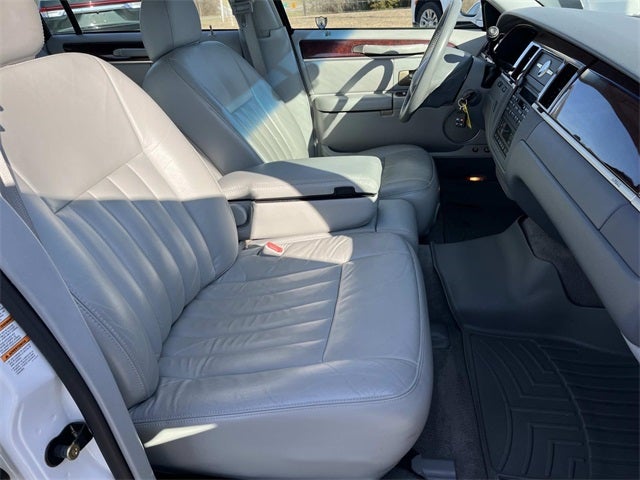 2004 Lincoln Town Car Signature