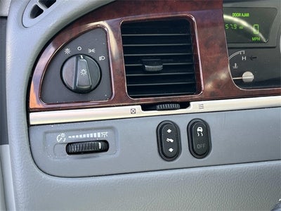 2004 Lincoln Town Car Signature