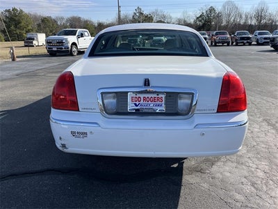 2004 Lincoln Town Car Signature
