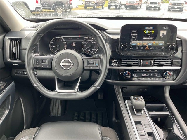 2024 Nissan Pathfinder SL