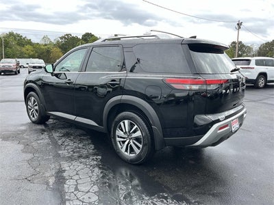 2024 Nissan Pathfinder SL